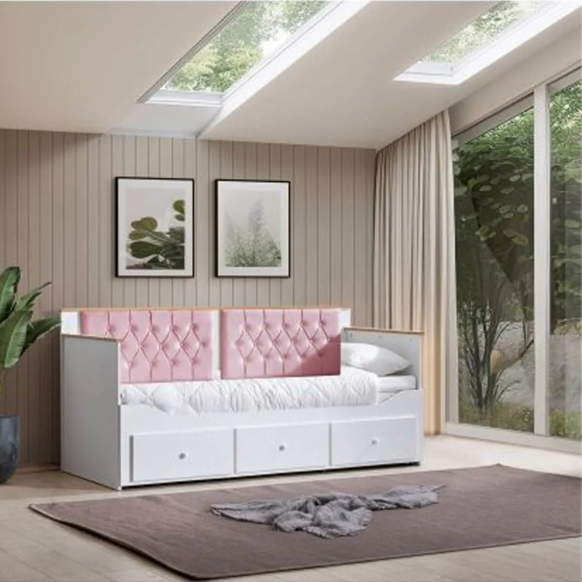 Alaçatı Büyüyen Pembe Karyola